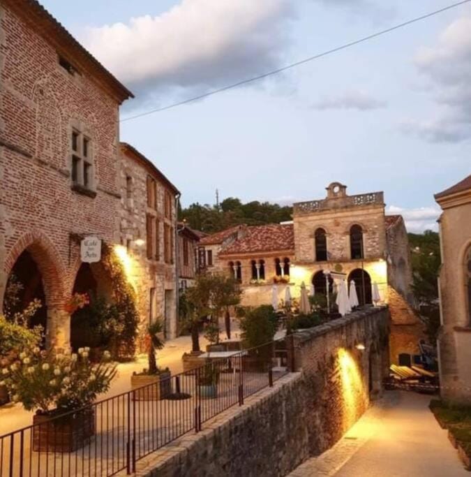 Maison de maître sur le Lot Villa in Villeneuve-sur-Lot