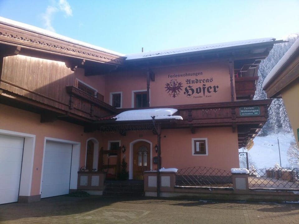 Facade/entrance