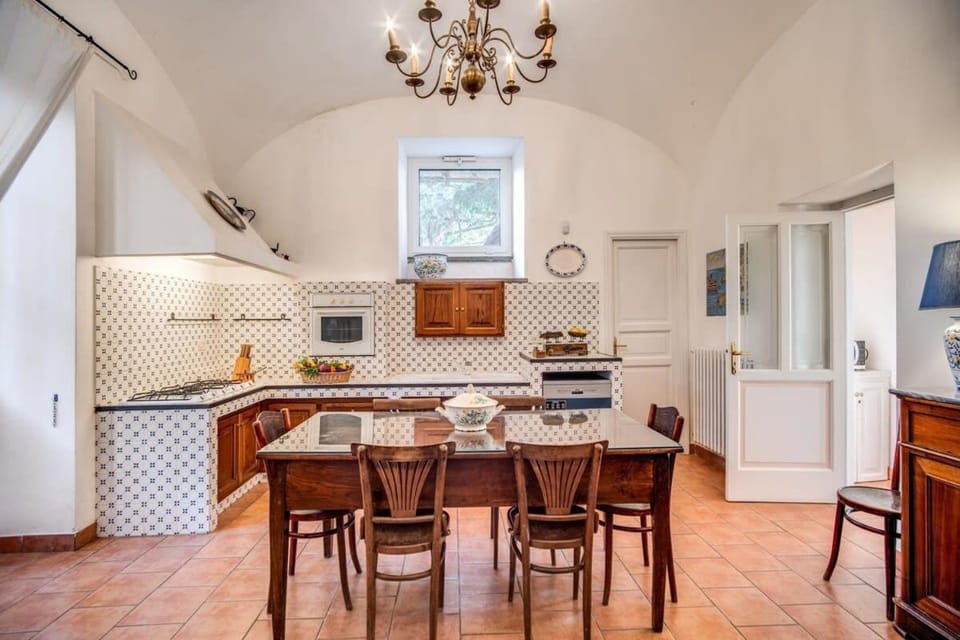 Kitchen or kitchenette, Dining area, oven, pet friendly, stove, toaster