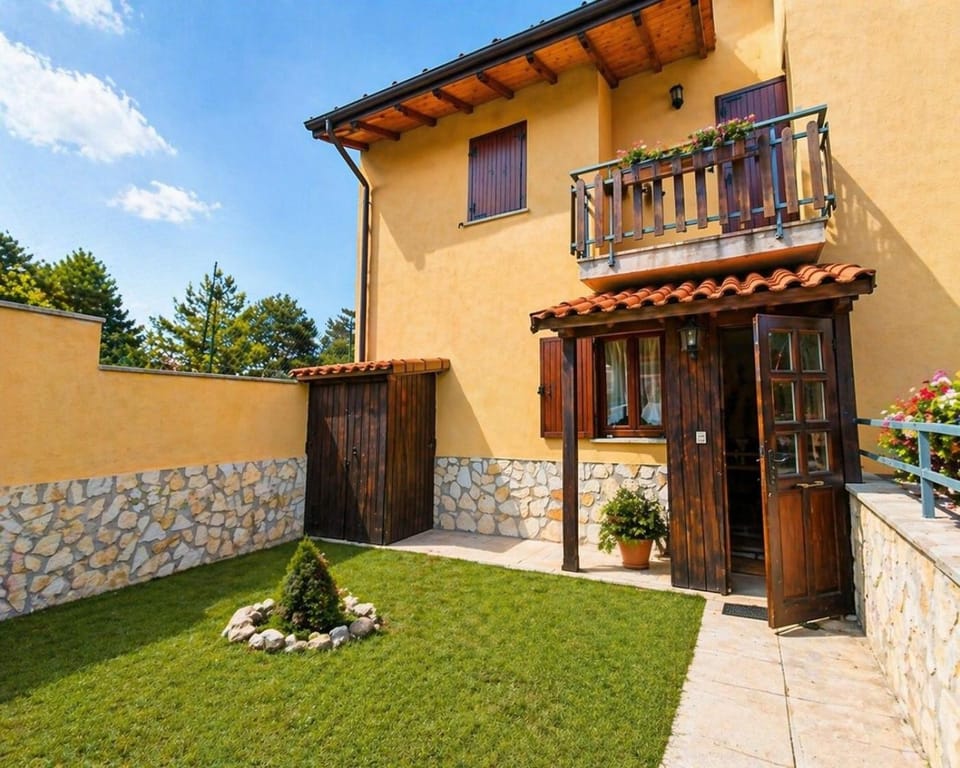 Property building, Patio, Spring, Day, Garden, Garden view