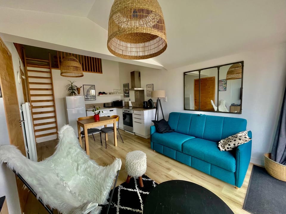 Kitchen or kitchenette, Living room, Dining area