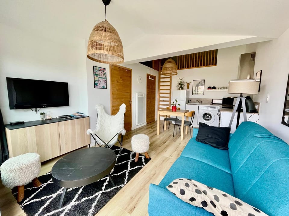 Kitchen or kitchenette, Living room, Dining area