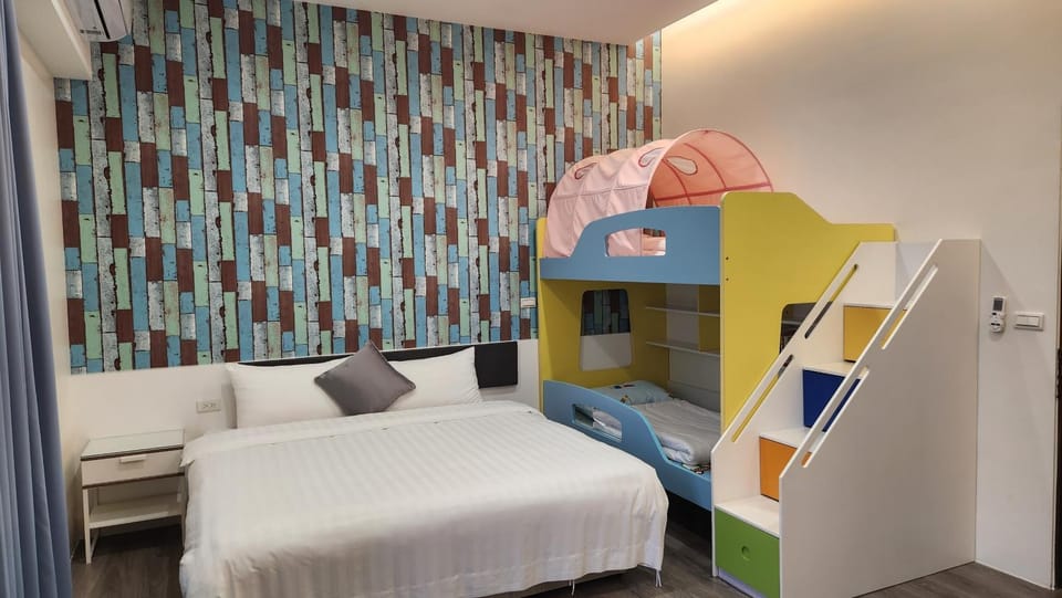 Bed, Photo of the whole room, Bedroom, bunk bed