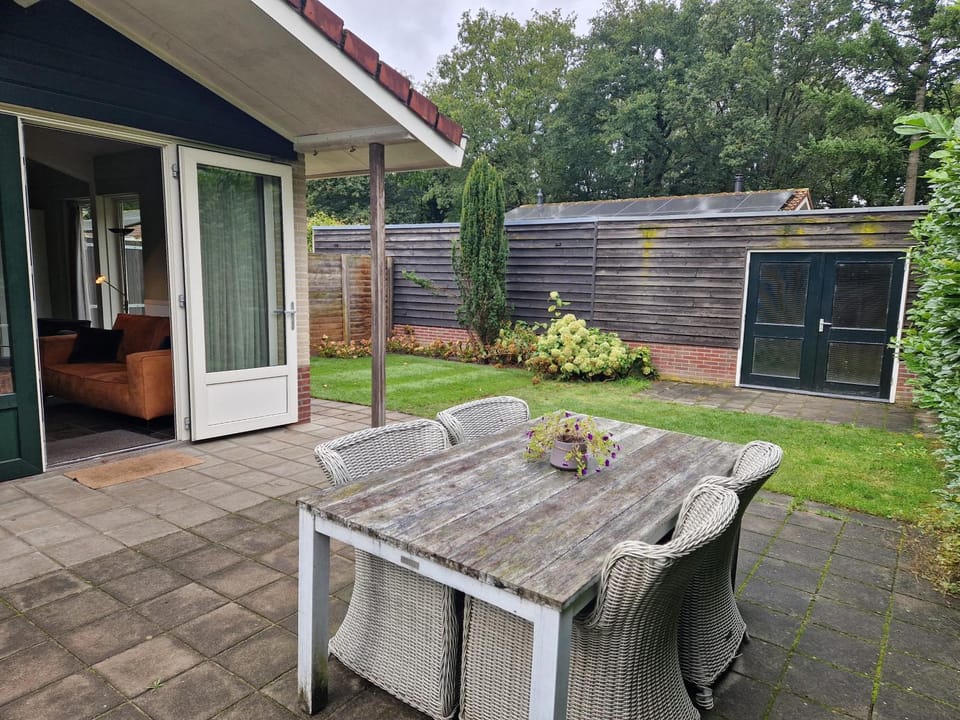 Huinerhofje 2 - Vrijstaand met grote omheinde tuin, rust, privacy en nabij bossen House in Putten