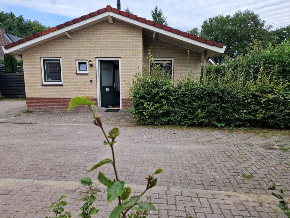 Huinerhofje 2 - Vrijstaand met grote omheinde tuin, rust, privacy en nabij bossen House in Putten