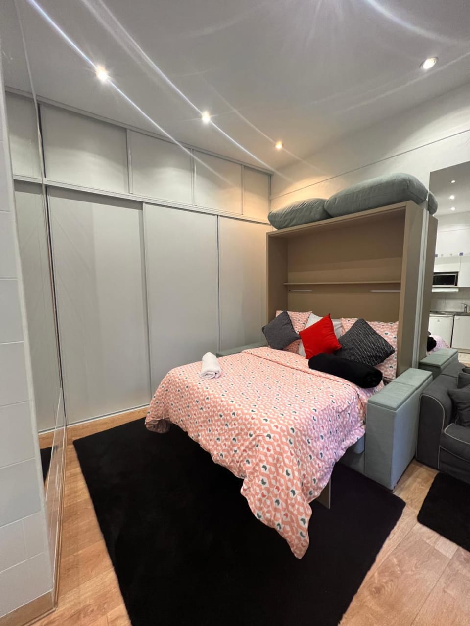 Chic Studio at Arc de Triomphe and Champs Elysees Apartment in Paris