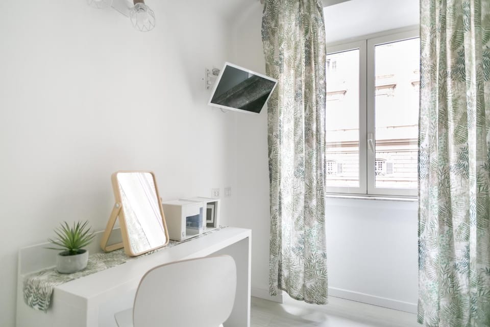 White Candia Guesthouse Bed and Breakfast in Rome