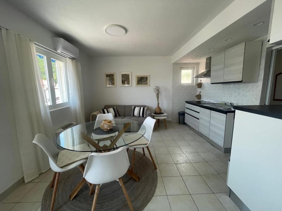 Accommodation Family Magazin Bed and Breakfast in Dubrovnik-Neretva County