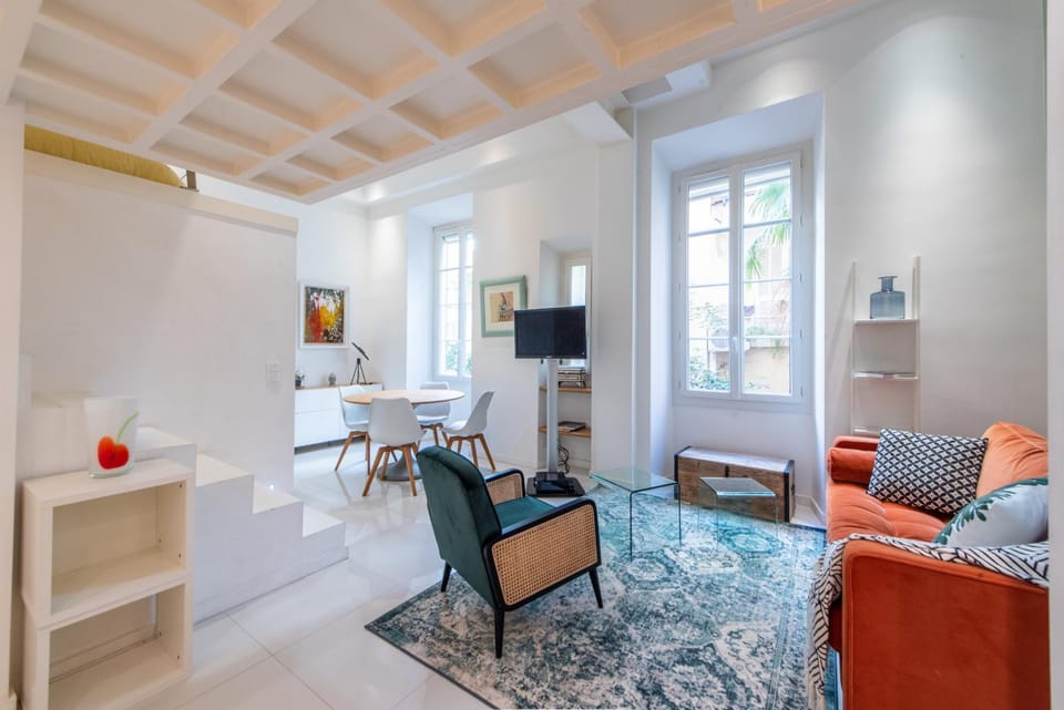 Communal lounge/ TV room, Living room