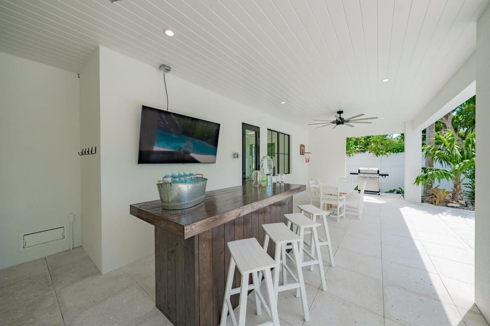 Patio, Lounge or bar