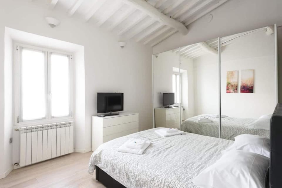 Bed, Bedroom, towels, wardrobe