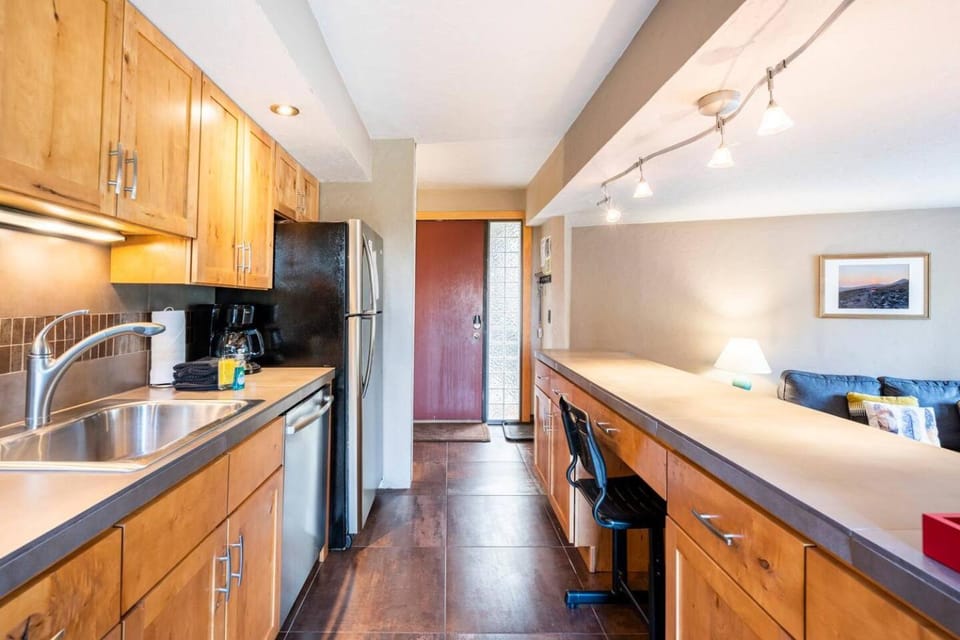 Kitchen or kitchenette, kitchen