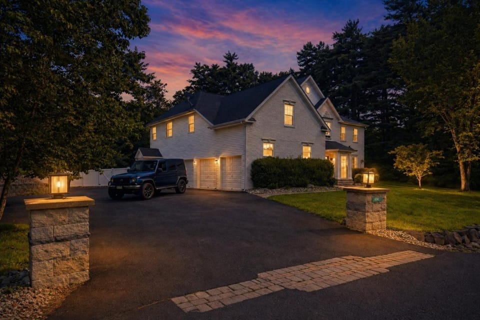 Luxury 5BR Backyard Oasis • Hot Tub • Game Room House in Stroud Township