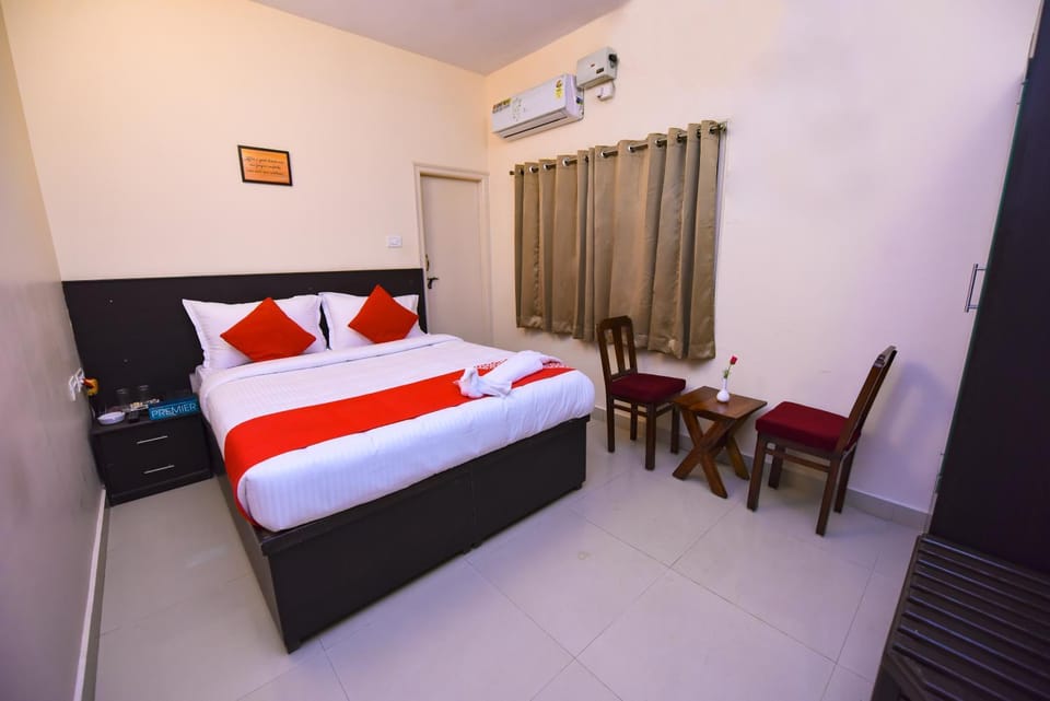 Bed, Photo of the whole room, Bedroom, air conditioner