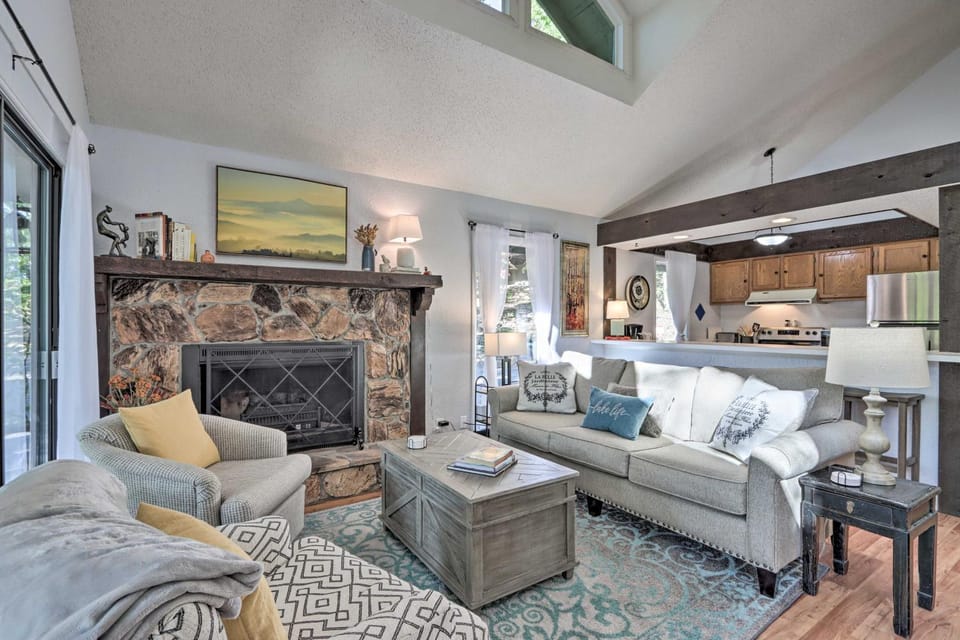 Pools, Water Park! Margaritaville Resort Home House in Lake of the Ozarks