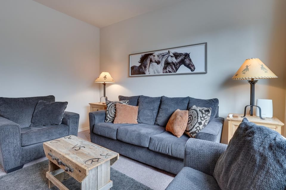 Charming Redmond Townhome w/ Resort Amenities House in Oregon