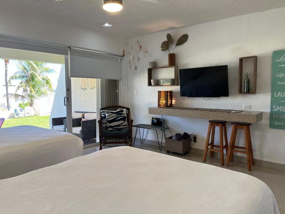 TV and multimedia, Photo of the whole room, Bedroom