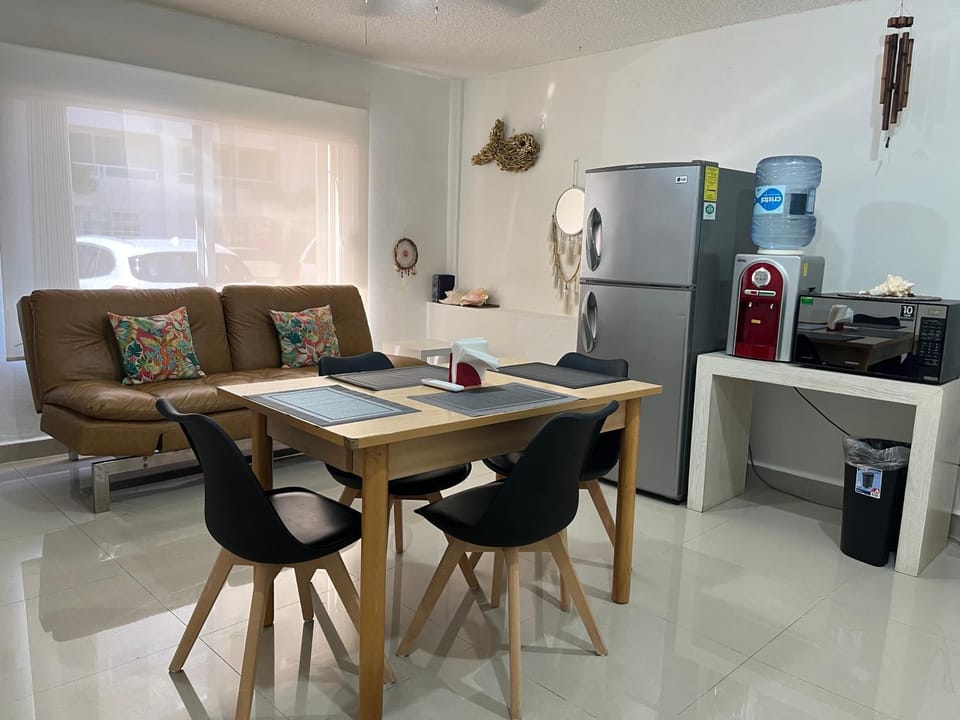Coffee/tea facilities, Seating area, Dining area, minibar, toaster