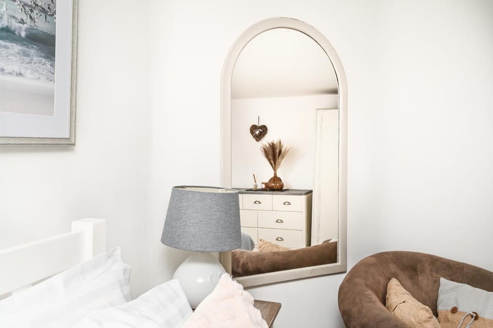 Seating area, Bedroom