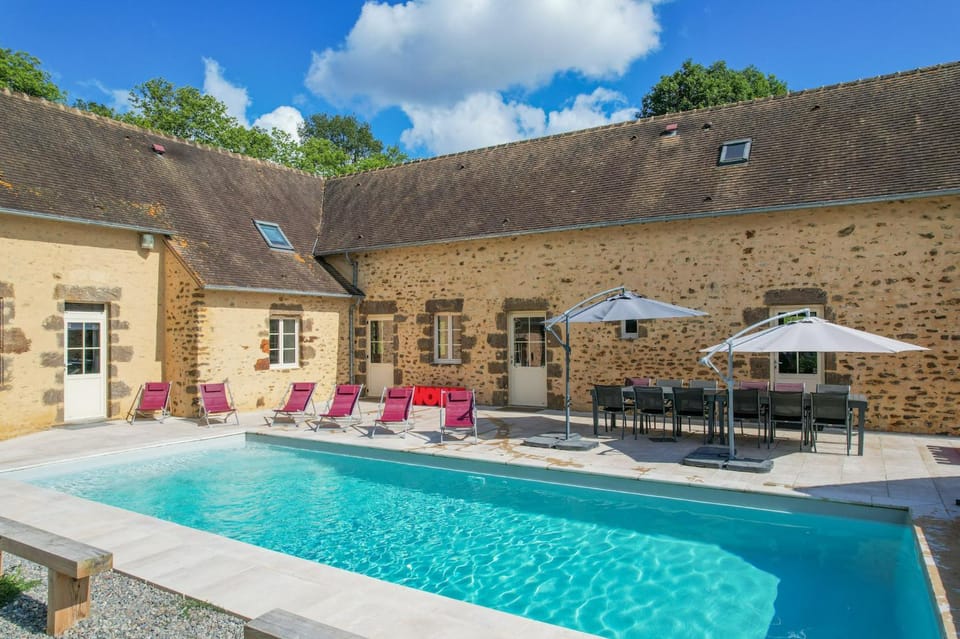 Crazy Villa Chateaubert 28 - Heated pool - Basket - 2h Paris - 30p Villa in Centre-Val de Loire