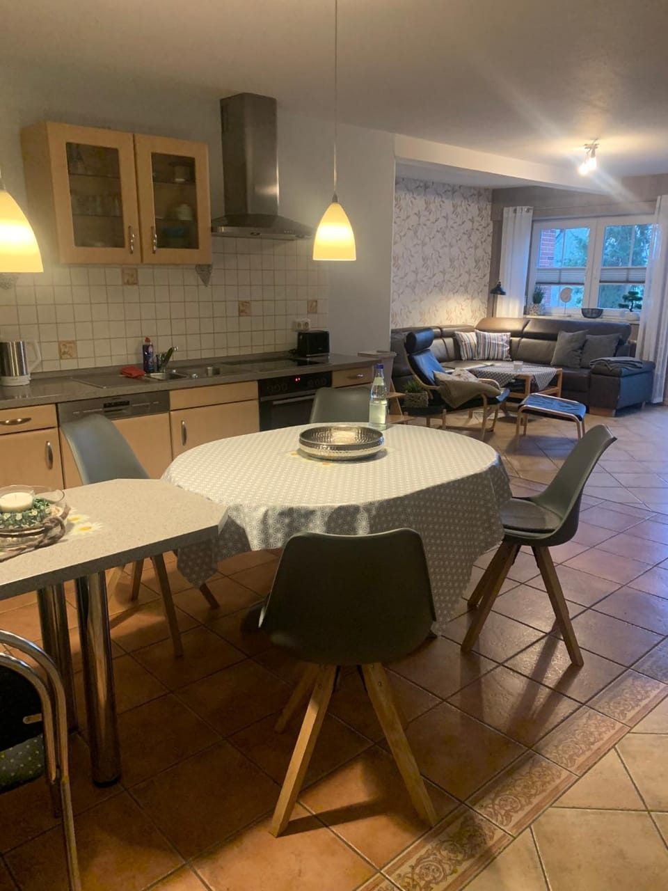 Kitchen or kitchenette, Dining area