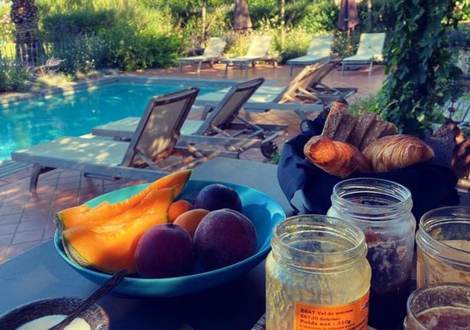 Pool view, Swimming pool, Breakfast