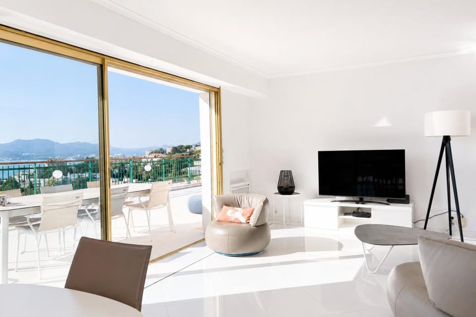 Luxury penthouse breathtaking sea view 200m2 terrace in the Cannes center House in Cannes
