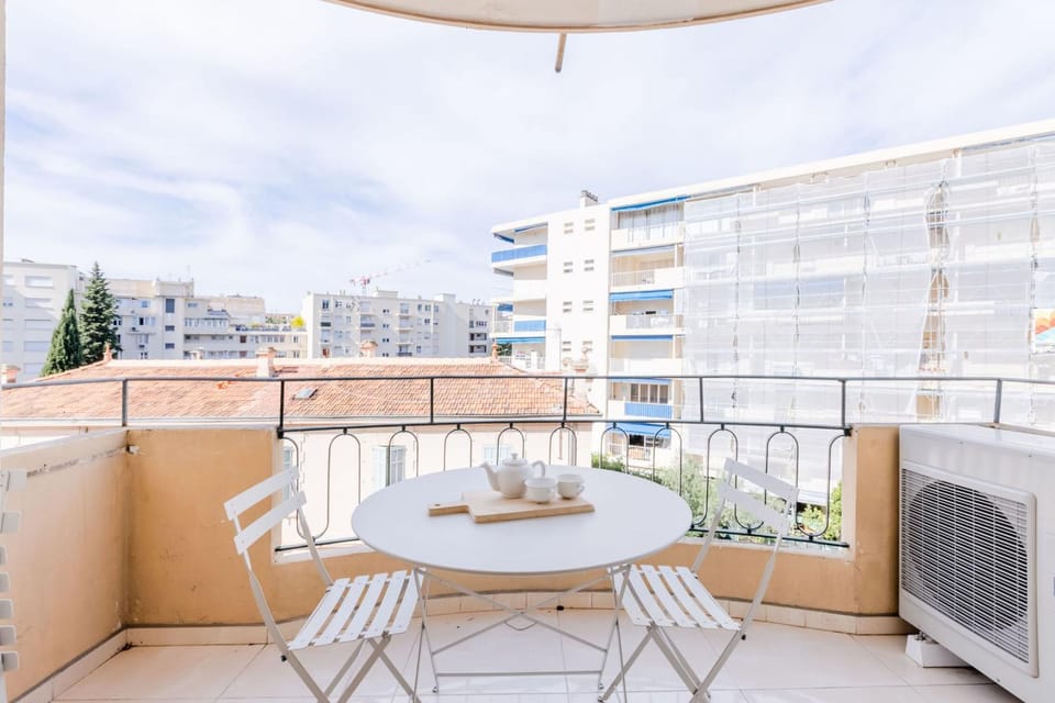 View (from property/room), Balcony/Terrace, Dining area