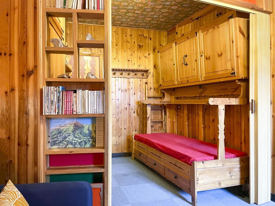 Living room, bunk bed