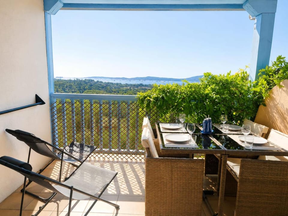 Appartement Rénové Vue Mer Climatisé Golfe de St Tropez Grimaud Les Restanques 4 personnes Apartment in Grimaud