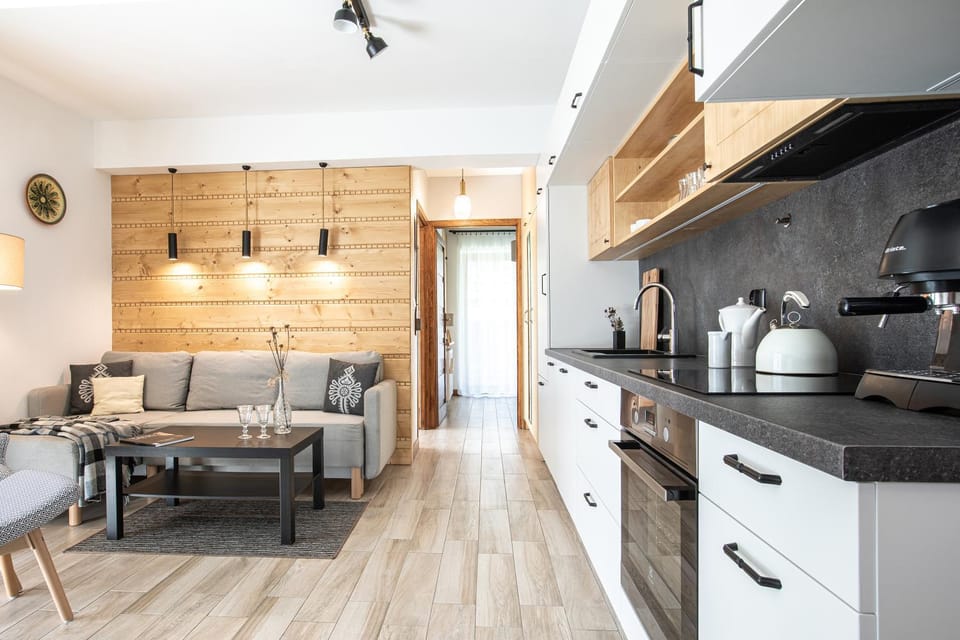 Kitchen or kitchenette, Seating area, Dining area