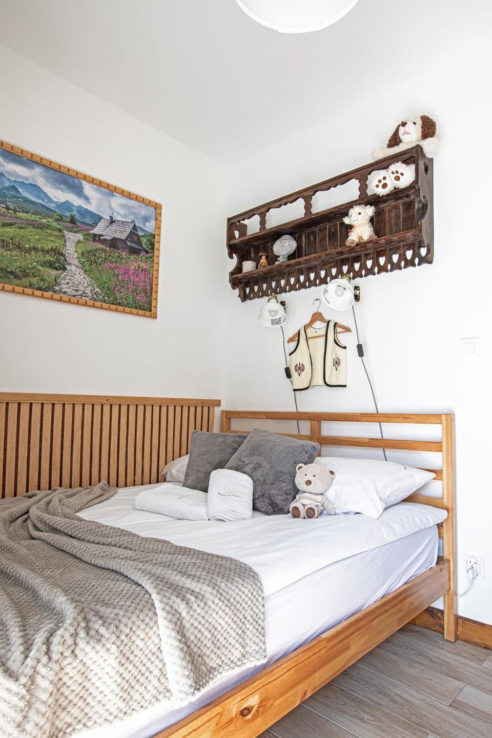 Bed, Photo of the whole room, Bedroom