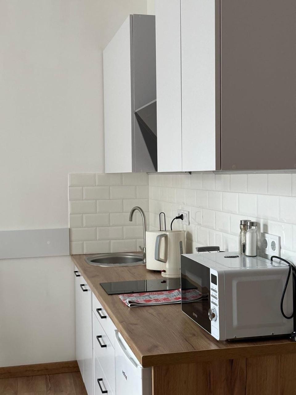 Coffee/tea facilities, minibar, stove, toaster