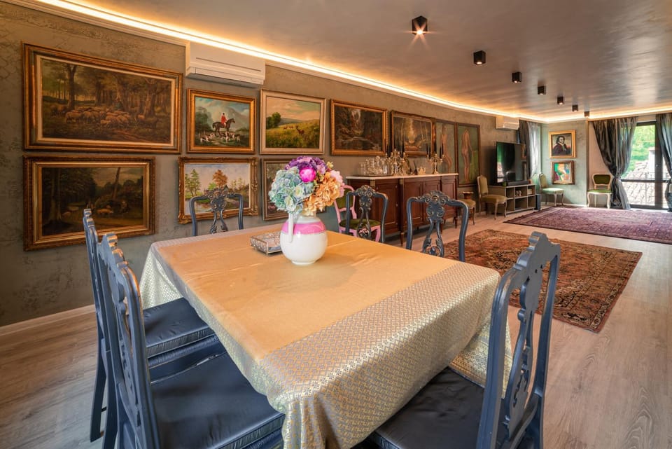 Living room, Seating area, Dining area