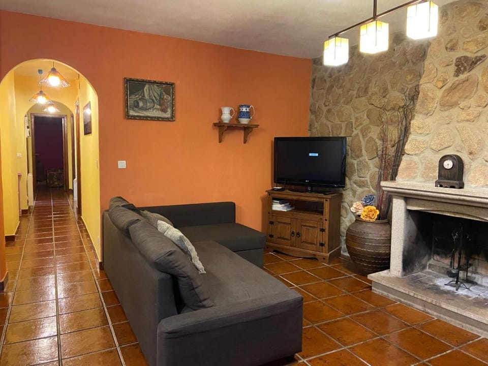 Communal lounge/ TV room, Living room, flat iron