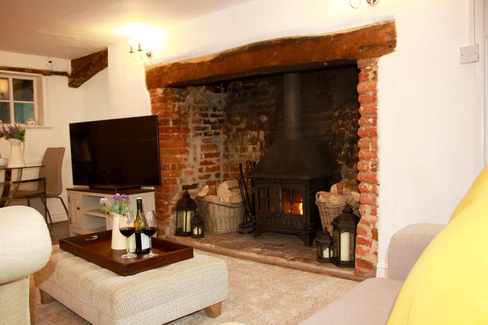 Romantic* Castle on the Hill Cottage *Framlingham House in Framlingham