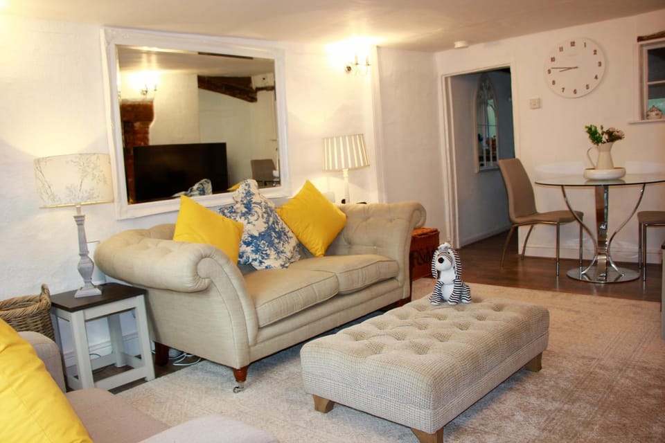 Romantic* Castle on the Hill Cottage *Framlingham House in Framlingham