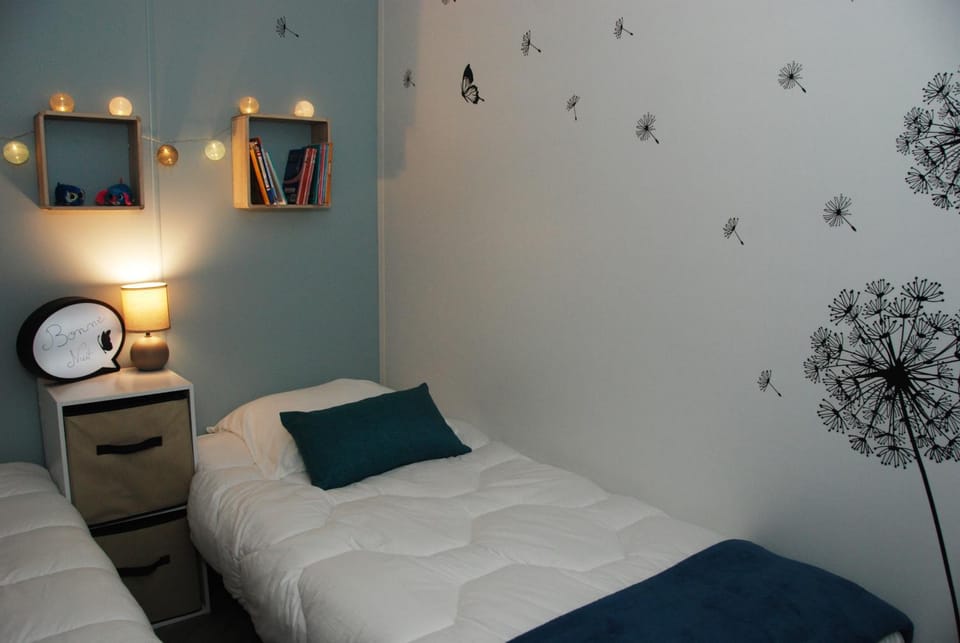 Bed, Photo of the whole room, Bedroom