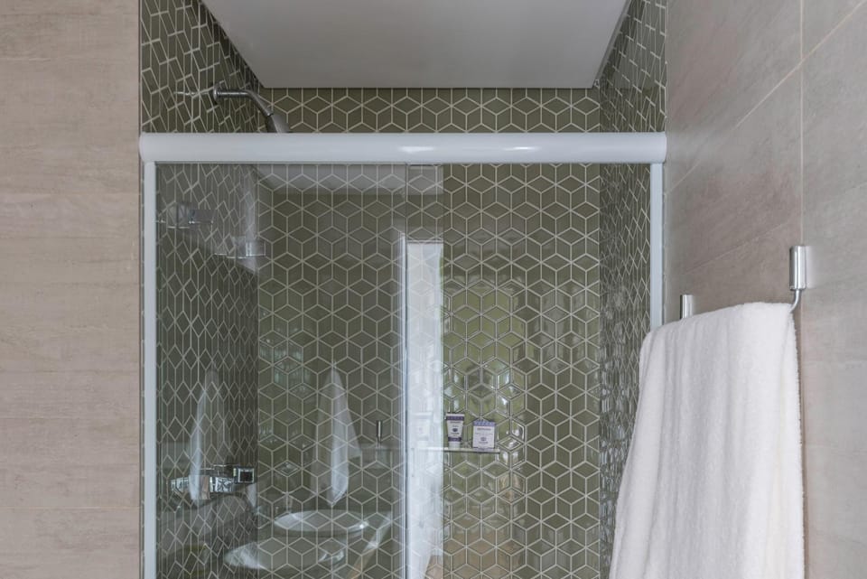 Shower, Bathroom, towels