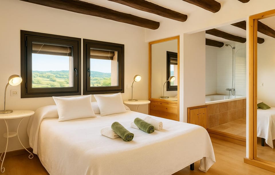 Bed, Photo of the whole room, Bedroom, towels