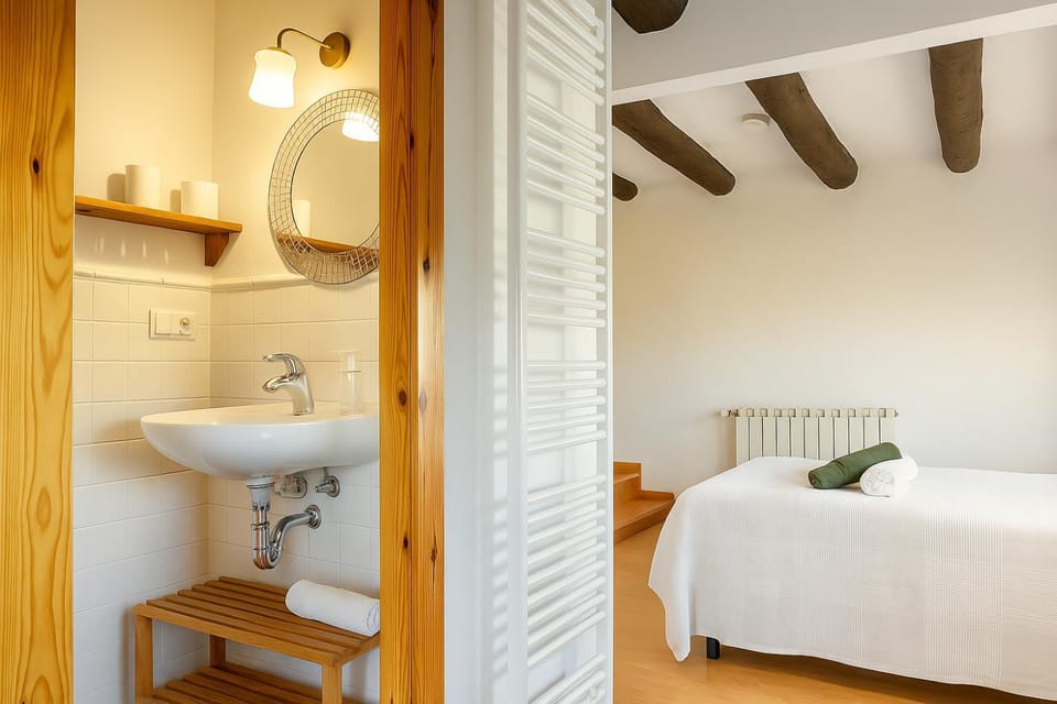 Toilet, Bed, Bathroom, Photo of the whole room, Bedroom, towels