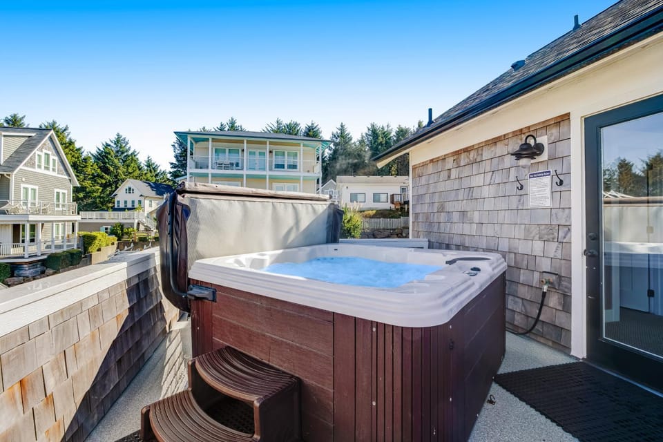 Driftwood Pearl House in Lincoln City