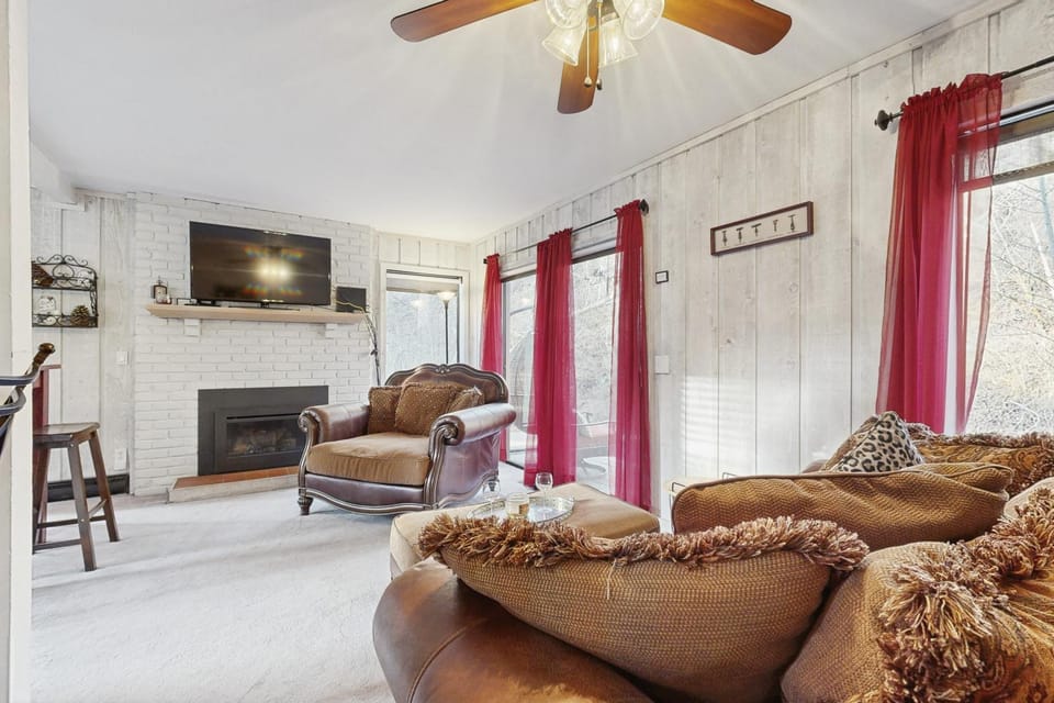 Downtown Creekside Getaway Apartment in Ketchum