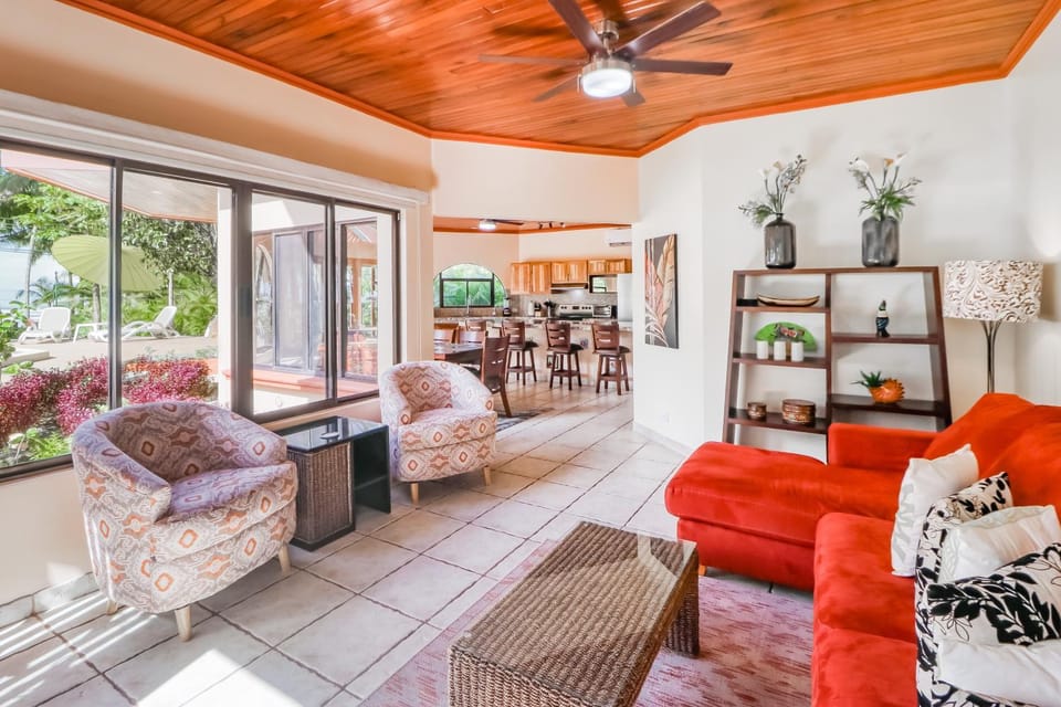 Casa de Somer House in Esterillos Este
