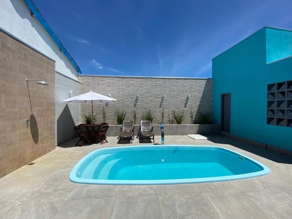 Casa com piscina e um quarto com ar split pé na areia a 50 metros da praia House in State of Bahia