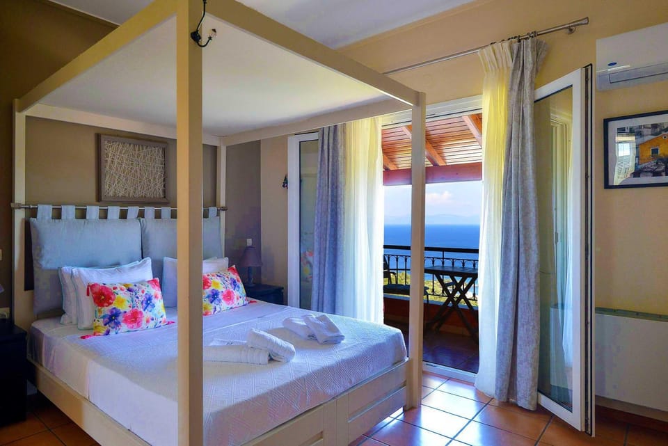Bedroom, City view, Sea view
