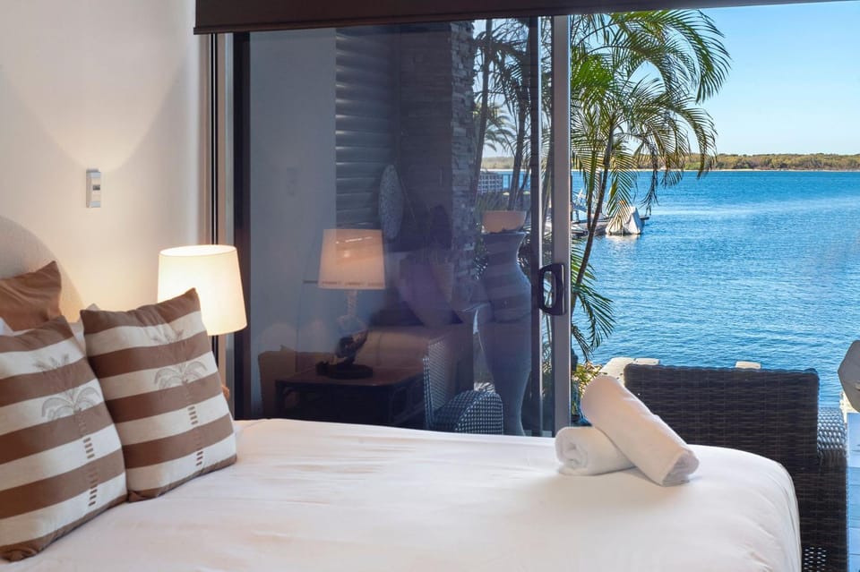 Waterfront Oasis in Runaway Bay - CoastHM Apartment in South Stradbroke