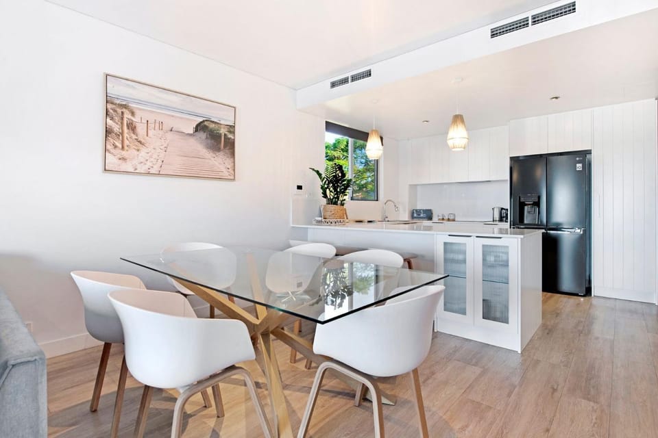 Waterfront Oasis in Runaway Bay - CoastHM Apartment in South Stradbroke