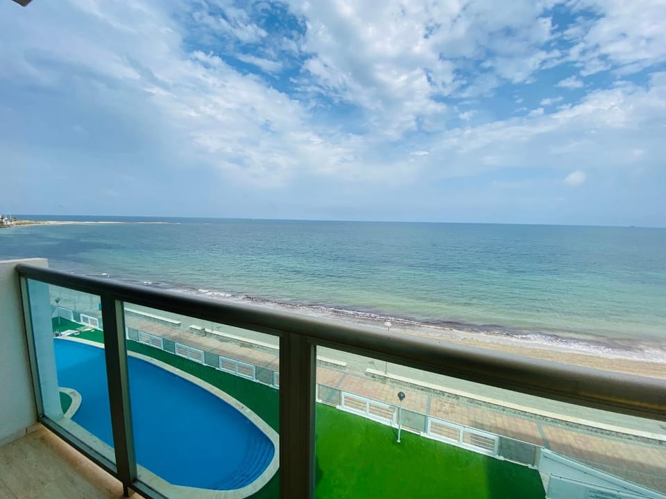 Pool view, Sea view