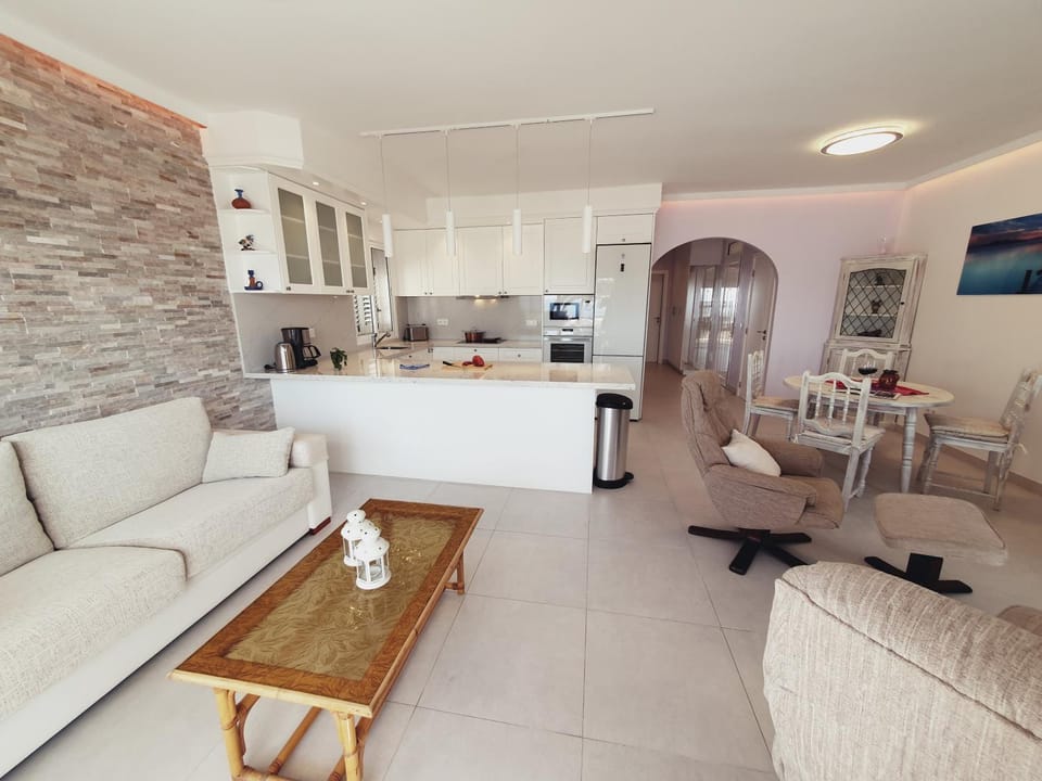 Restaurant/places to eat, Living room, Seating area, kitchen
